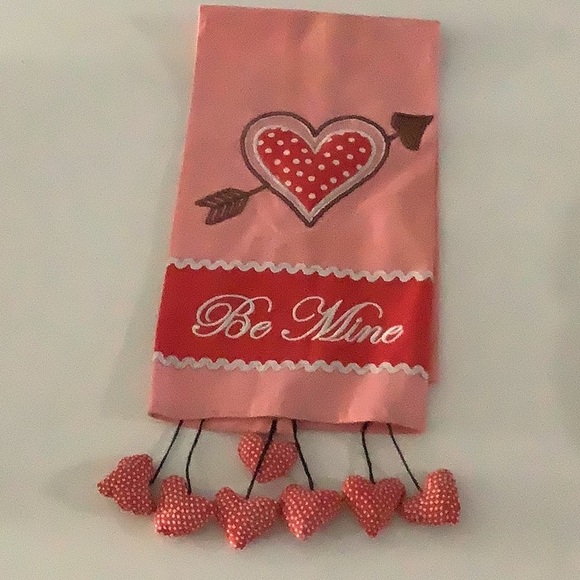 PIER ONE Valentines Tea Towel - Picture 3 of 7